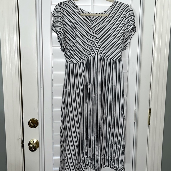 Isabel Maternity Striped Dress - Picture 1 of 3